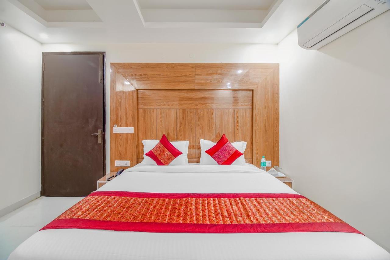 Hotel Classic Paradise 뉴델리 외부 사진
